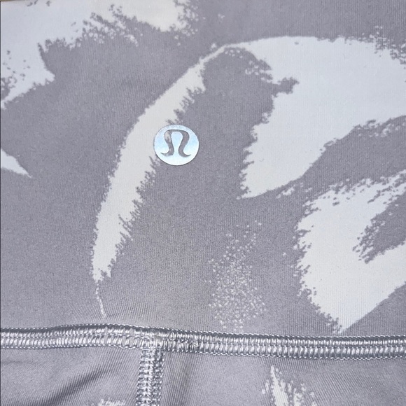 EUC - Lululemon Wunder Under Crop Capri Gray and White Leggings - Picture 2 of 7